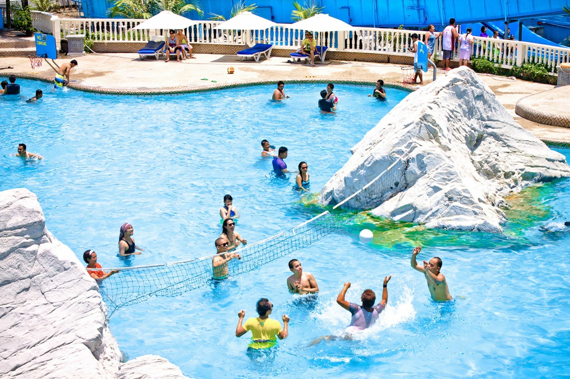 Whiterock Beach Hotel And Waterpark Subic Bay Exteriör bild